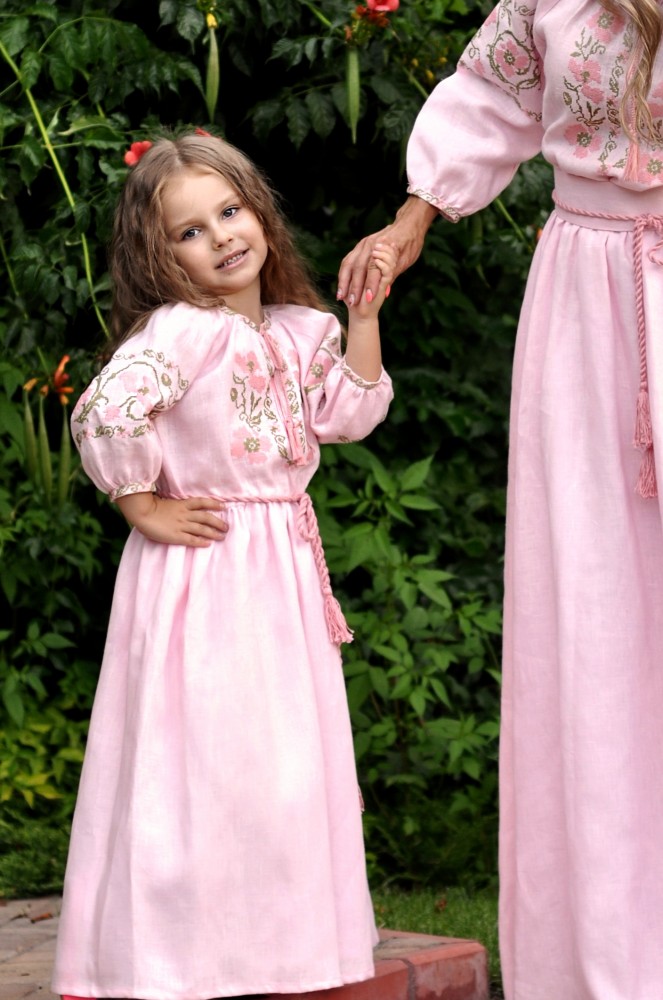 Нарядна дитяча сукня з ніжно-рожевого льону    Модель: ДП16/14-278 фото 1