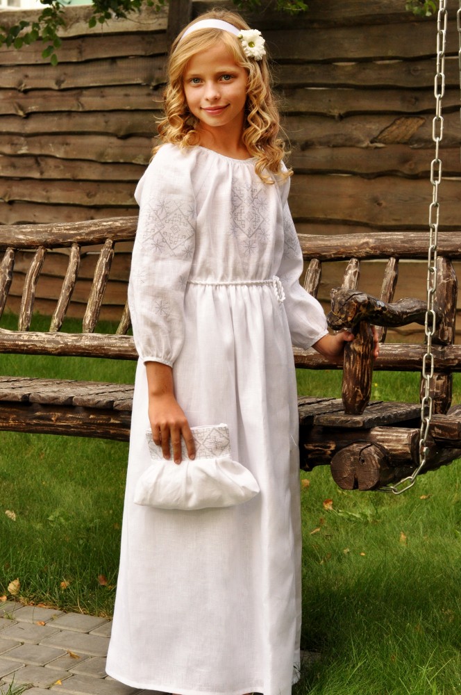 Святкова дитяча сукня з натурального льону з білою вишивкою  Модель: ДП10-211