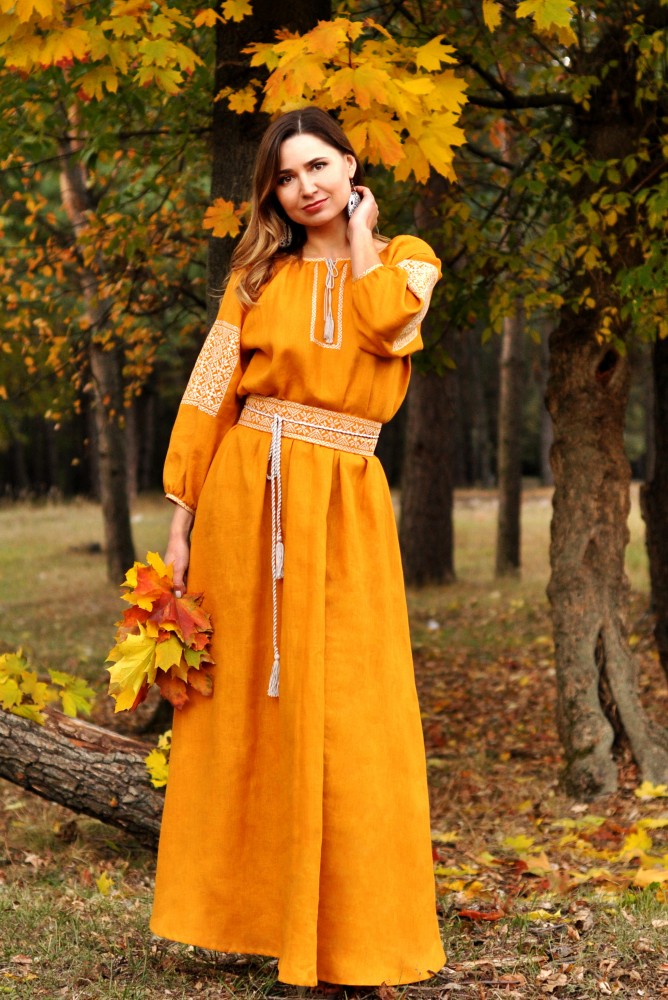 Плаття з вишивкою гірчичного кольору з натурального льону     Модель: П16/8-251