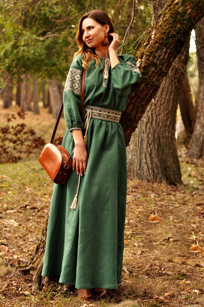 Вражаючий комплект - чоловіча вишиванка глибокого зеленого відтінку та жіноча вишита сукня в пол Модель: М07/1-236 и П16/7-236 фото 1