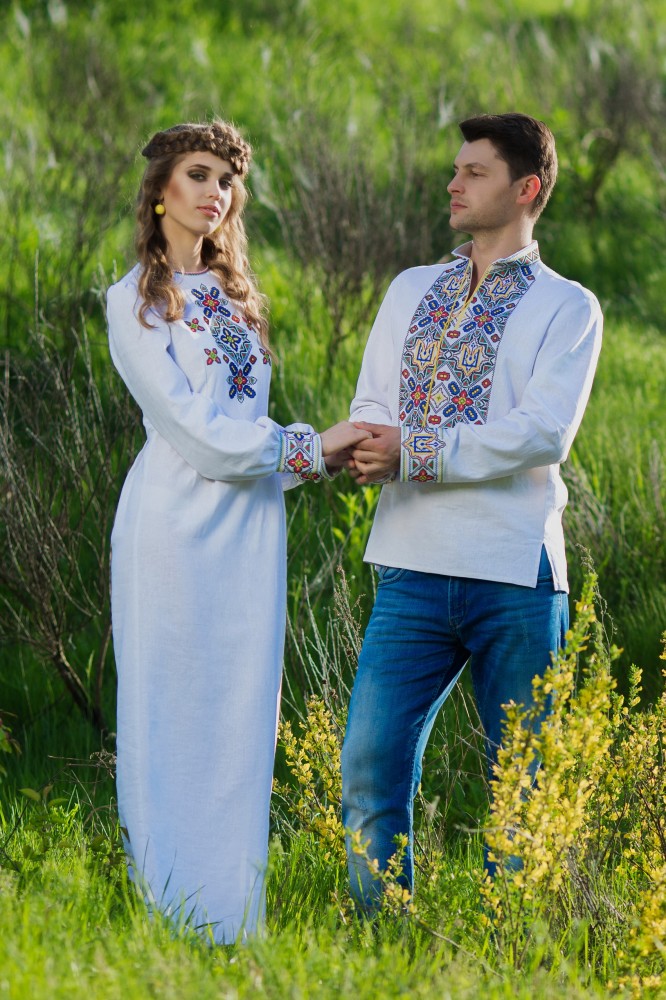 Оригінальний комплект - чоловіча вишита сорочка та жіноча сукня з виразною вишивкою Модель: М20-21 и П20-21