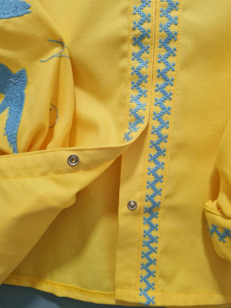 Вишиванка для дівчинки жовтого кольору з натуральної тканини "Ластівка блакитна" фото 5
