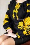 Чорна жіноча вишиванка з яскравою вишивкою "Жовті троянди" фото 3