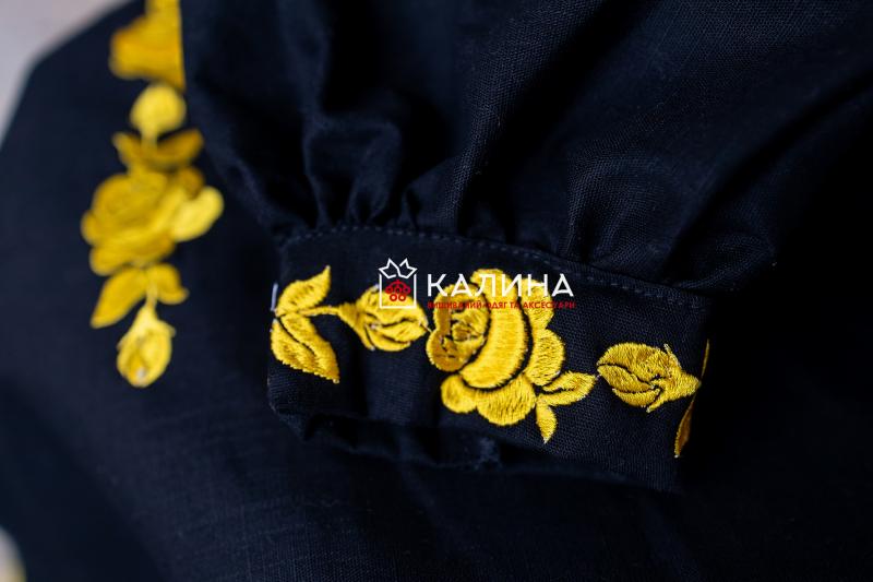 Чорна жіноча вишиванка з яскравою вишивкою "Жовті троянди" фото 7