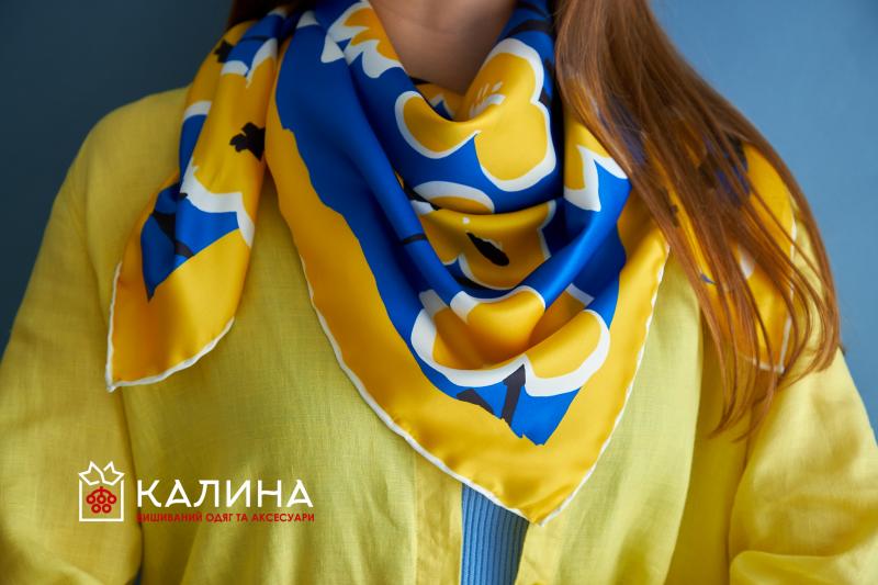 Хустина в патріотичних кольорах "Жовті квіти ", 90х90см фото 5
