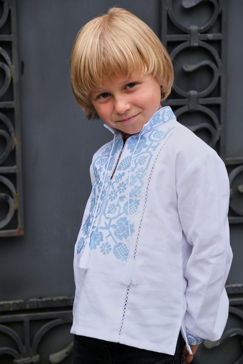 Вишиванка для хлопчика з натуральної тканини "Козак" (блакитна вишивка) фото 1