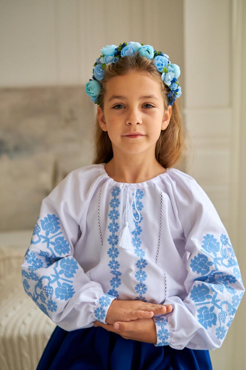Ніжна вишиванка для дівчинки "Козачка" (блакитна вишивка) фото 1