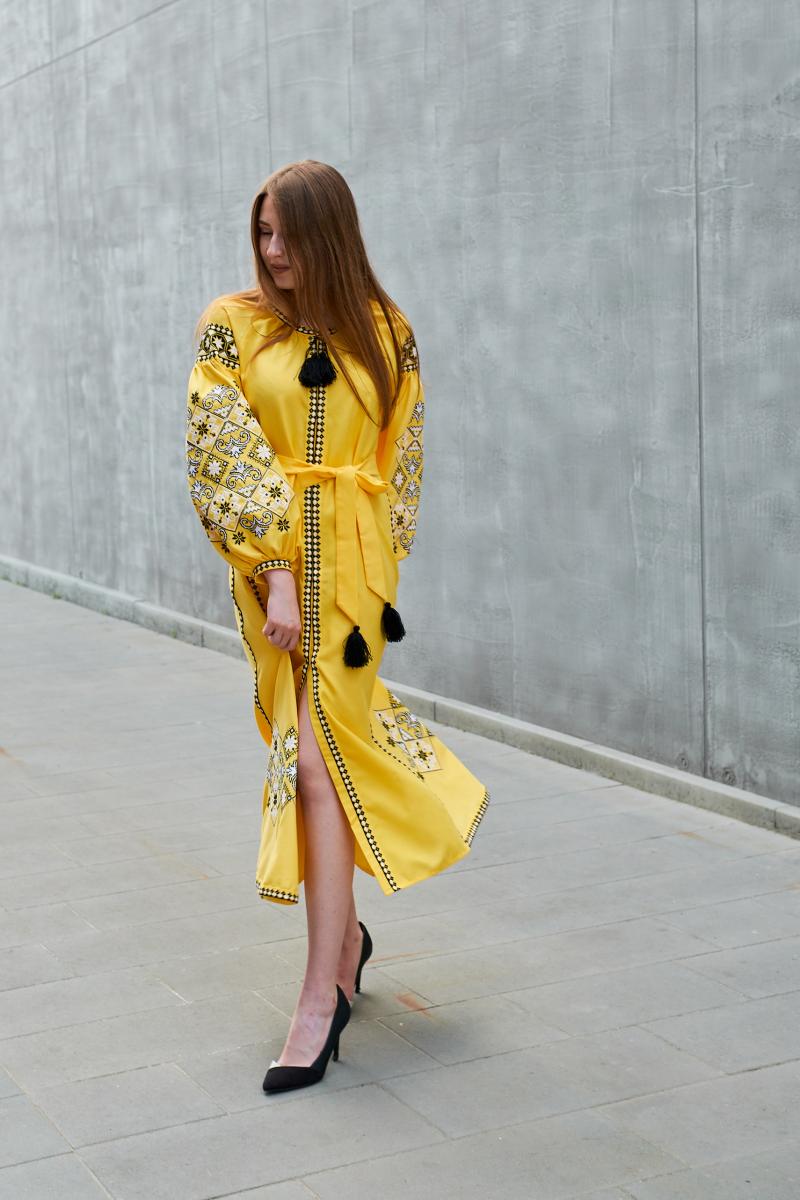 Яскрава жіноча сукня з натуральної тканини жовтого кольору фото 1