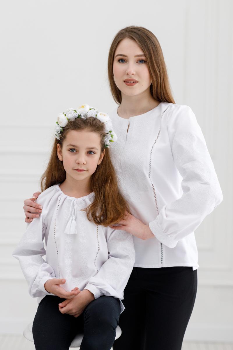 Парний вишитий комплект з натуральної тканини для мами та доні "Козацький" біла вишивка