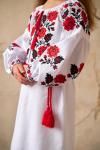 Білосніжна сукня з натуральної тканини для дівчинки "Троянди червоні" від ТМ "КАЛИНА" фото 2