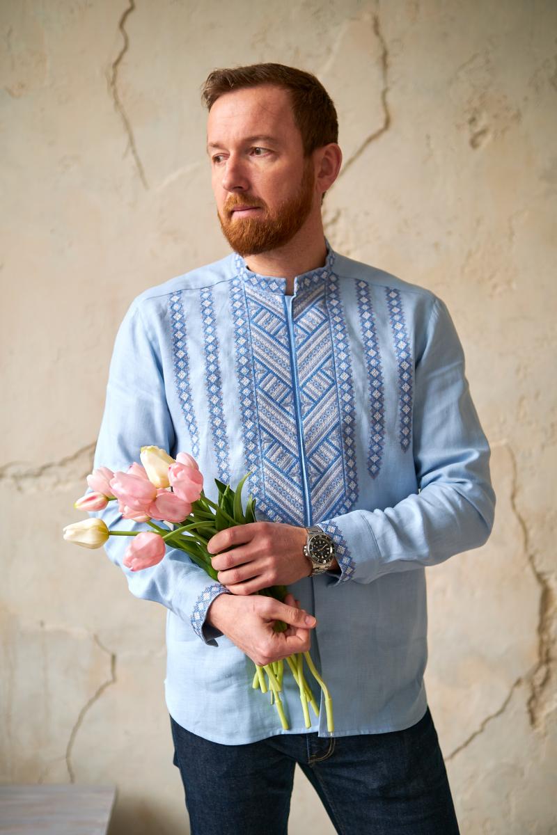 Лляна чоловіча вишиванка блакитного кольору "Гори" фото 2