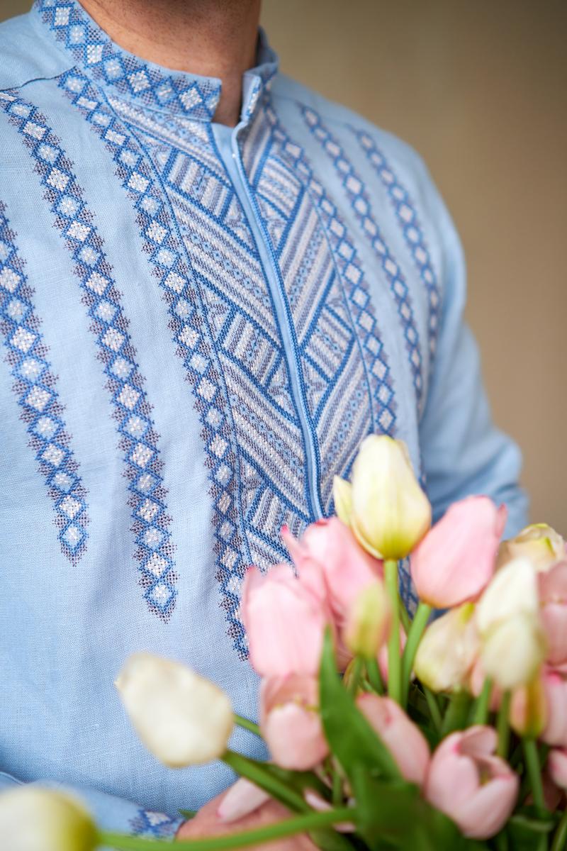 Лляна чоловіча вишиванка блакитного кольору "Гори" фото 1