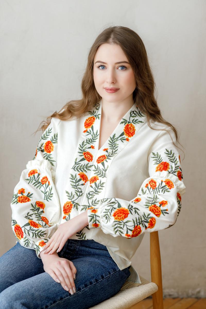 Вишукана жіноча вишиванка "Чорнобривці" від ТМ "КАЛИНА"