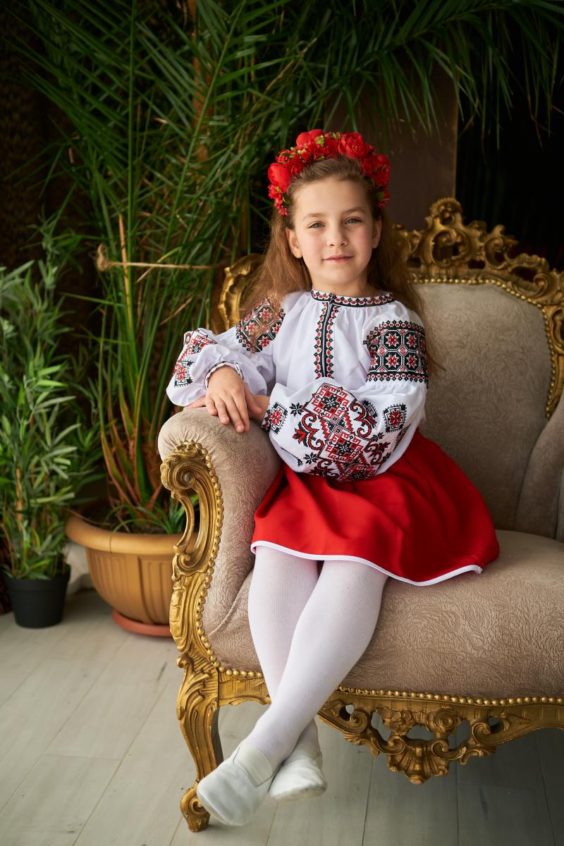Стильна вишиванка для дівчинки з червоно-чорною вишивкою "Класика" від ТМ "Калина" фото 1