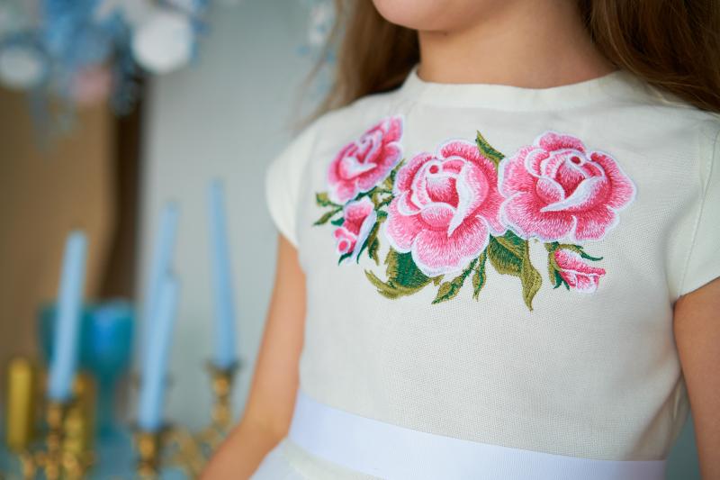 Сукня молочного кольору для дівчаток "НІЖНІ ТРОЯНДИ" (рожеві) від ТМ "КАЛИНА" фото 1