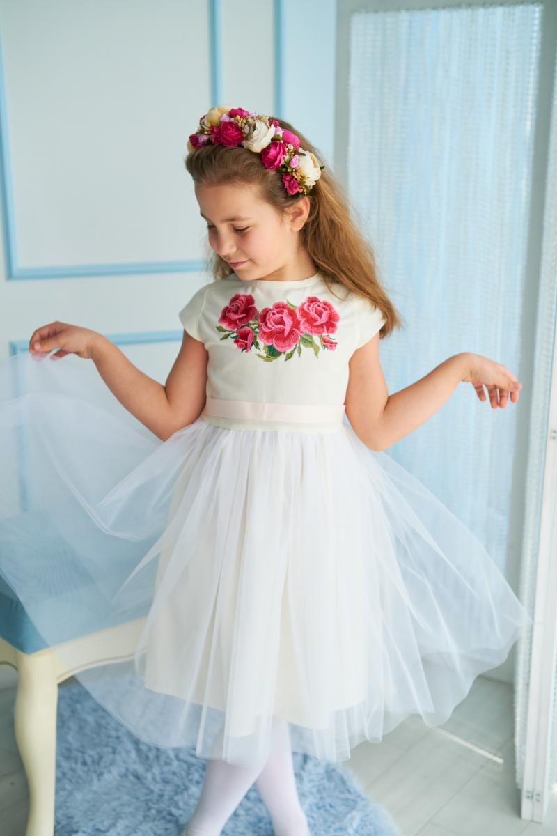 Сукня молочного кольору для дівчаток "НІЖНІ ТРОЯНДИ" (фуксія) від ТМ "КАЛИНА"