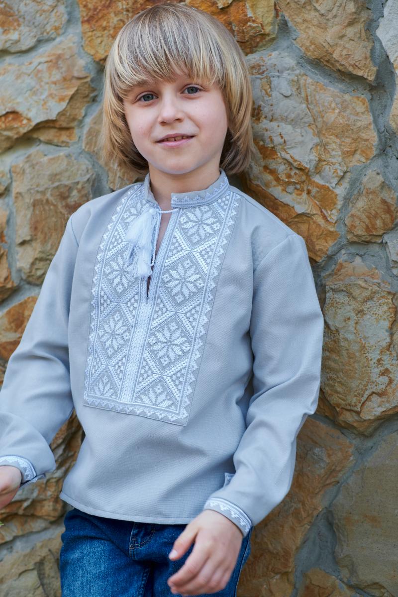 Стильна вишиванк для хлопчика сірого кольору з білою вишивкою від ТМ "КАЛИНА"
