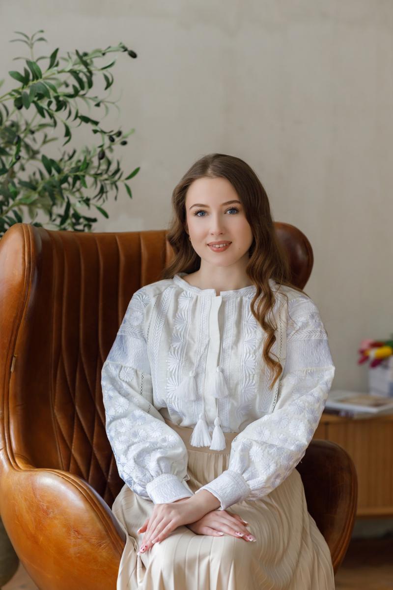 Стильна жіноча вишиванка з натуральної танини  "Розквіт" біла вишивка  фото 1