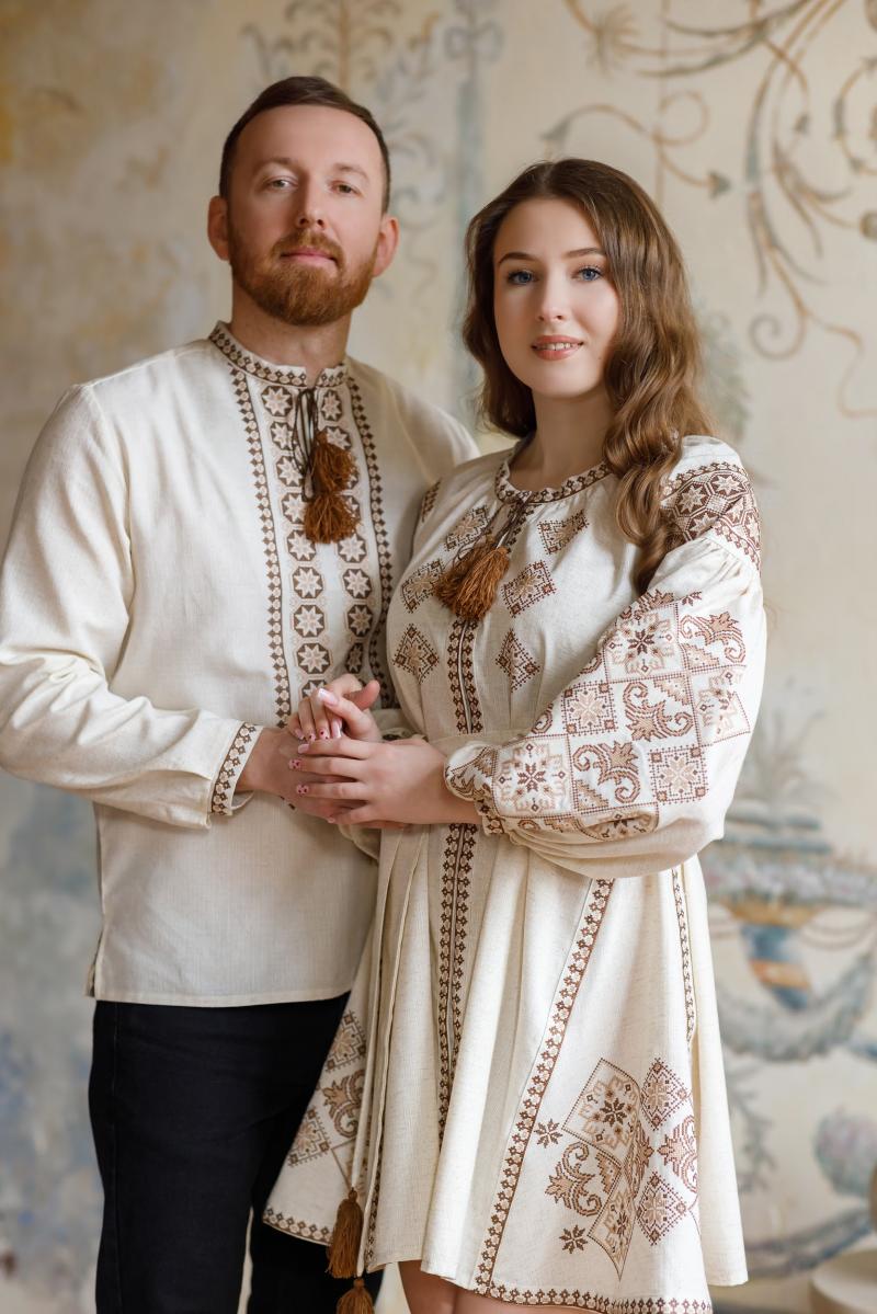 Стильний  лляний комлпект "Сузір'я" для пари (жіноча міні-сукня та чоловіча вишиванка) від ТМ КАЛИНА