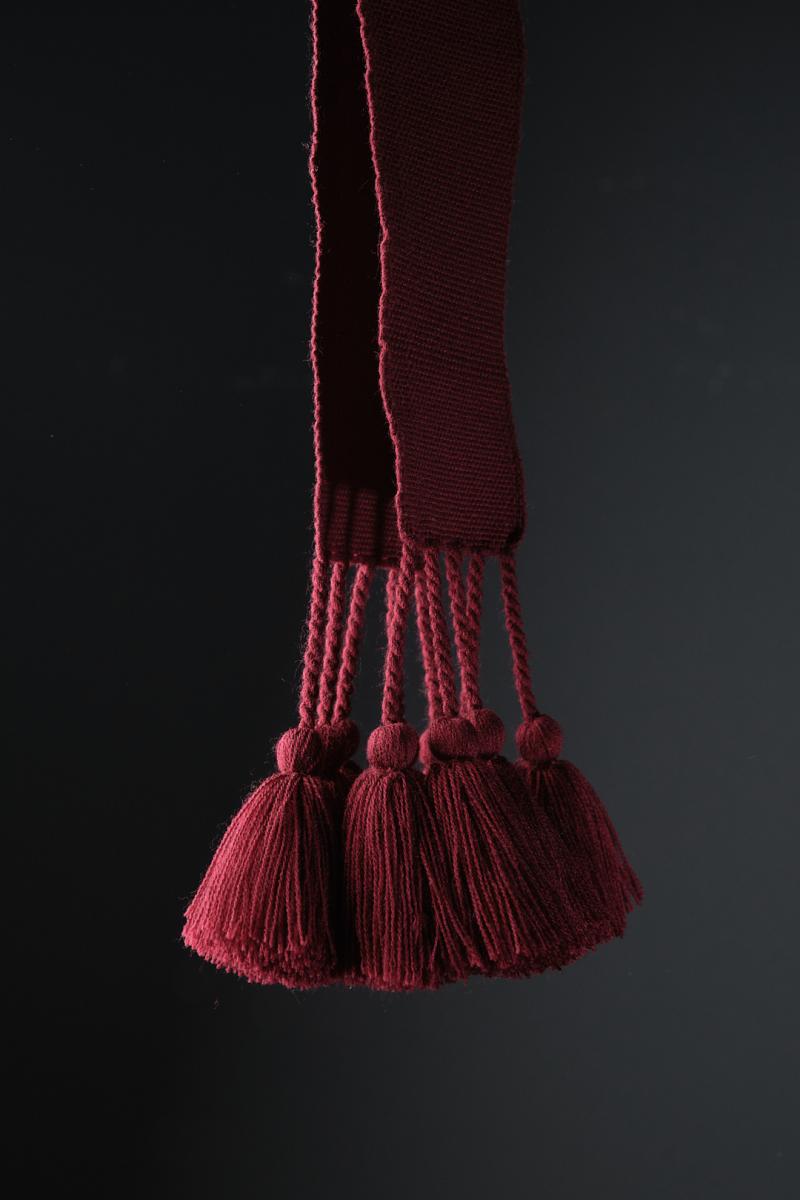 Крайка жіноча бордового кольору з китицями фото 1