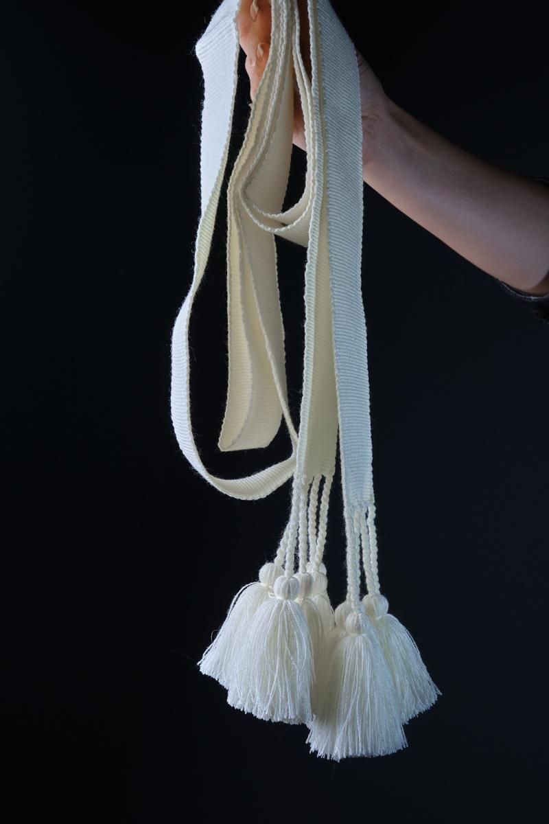 Крайка велика  (3 метри) жіноча , молочного кольору з китицями