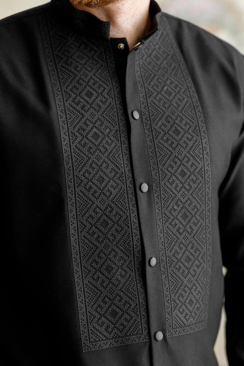 Чоловіча вишиванка "чорним по чорному" на кнопки  від ТМ КАЛИНА фото 5