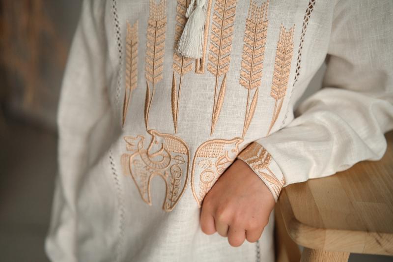 Вишиванка для хлопчика з натуральної тканини (кропива) молочна основа "Коники" від ТМ КАЛИНА фото 2