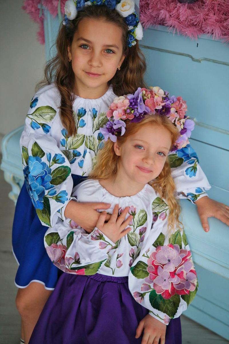 Вишиванка для дівчинки з натуральної тканини "Гортензія блакитна" від ТМ КАЛИНА фото 3