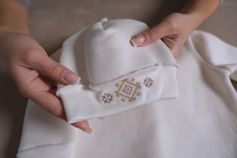 Теплий вишитий костюм для хрещення хлопчика "Світлий дотик " молочного кольору  фото 6