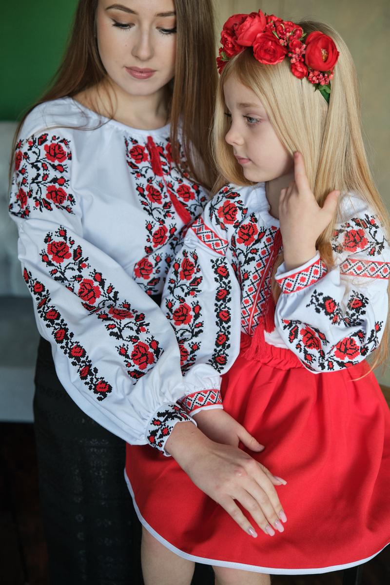 Сімейний комплект вишиванко для мами і донечки "Троянди" червоно-чорні від ТМ КАЛИНА