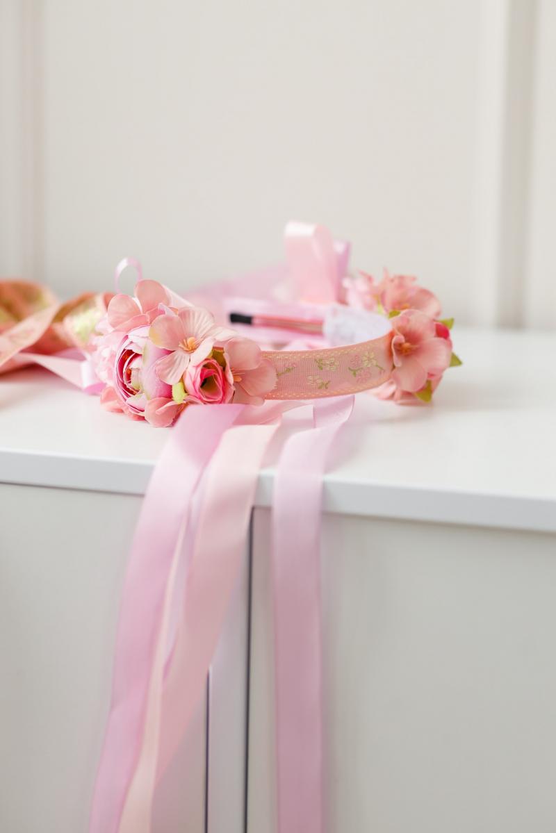 Ніжно рожевий віночок зі стрічками