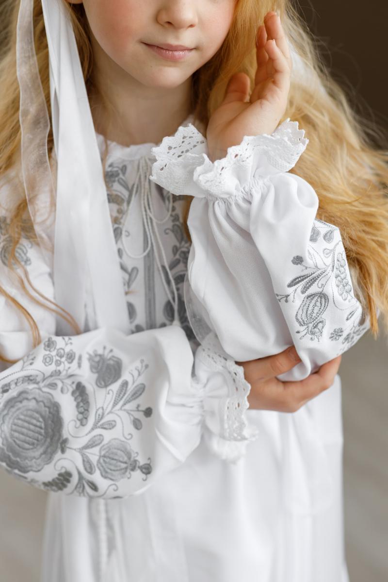 Вишита сукня для дівчинки "Весняний цвіт" сірий колір фото 7